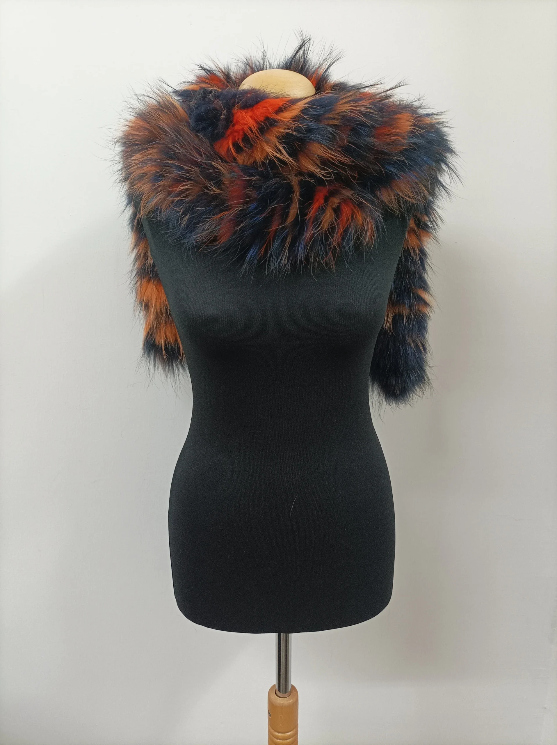 Finn Raccoon Fur Scarf: Multicolor Long Winter Collar - Image 3