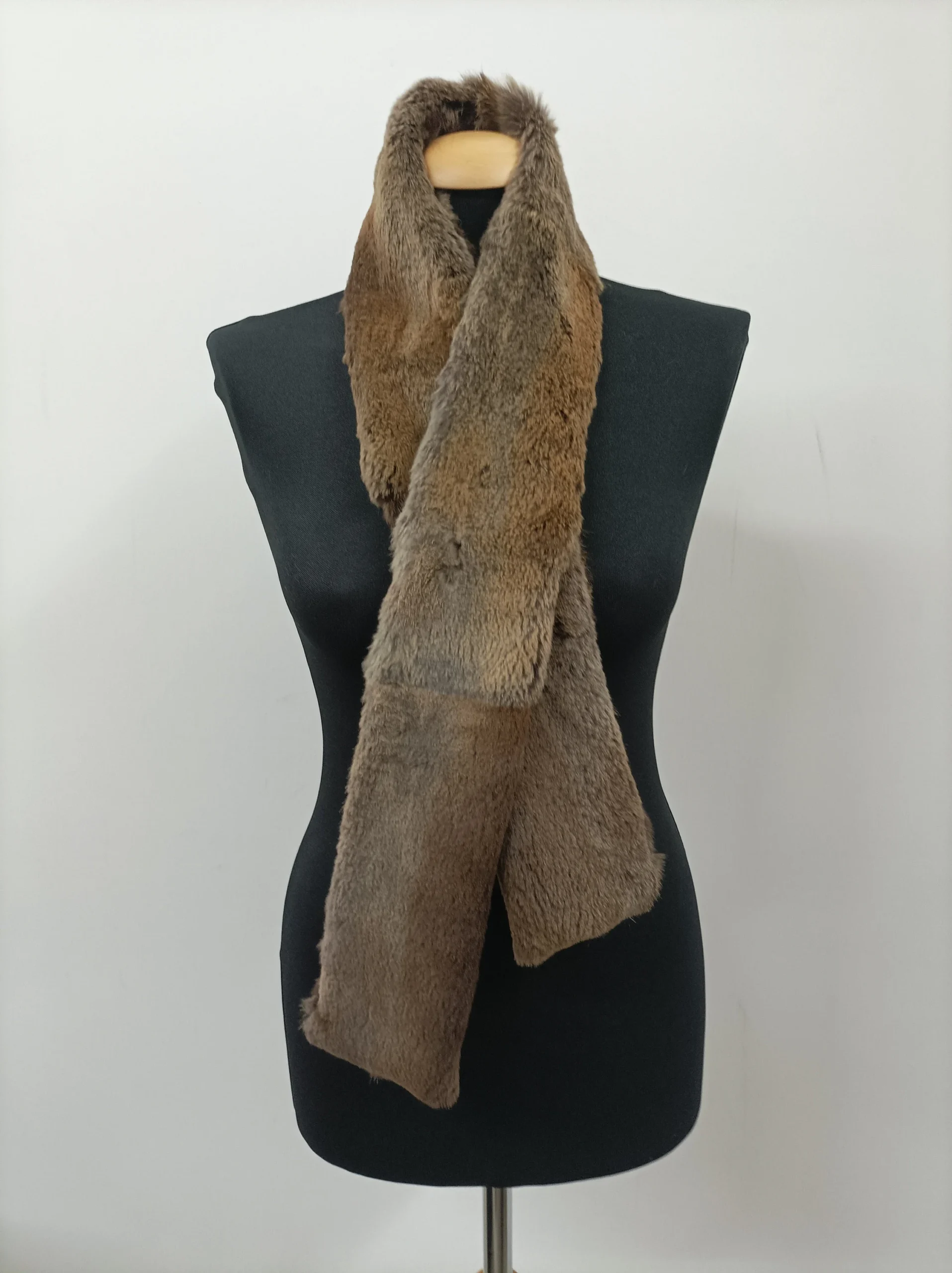 Real Rabbit Fur Scarf: Unisex Winter Accessory - Image 3