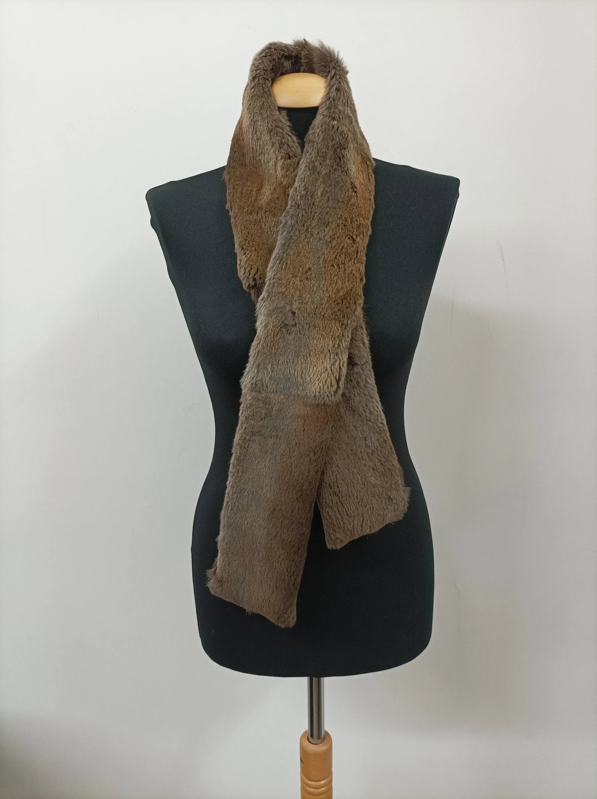 Real Rabbit Fur Scarf: Unisex Winter Accessory - Image 4