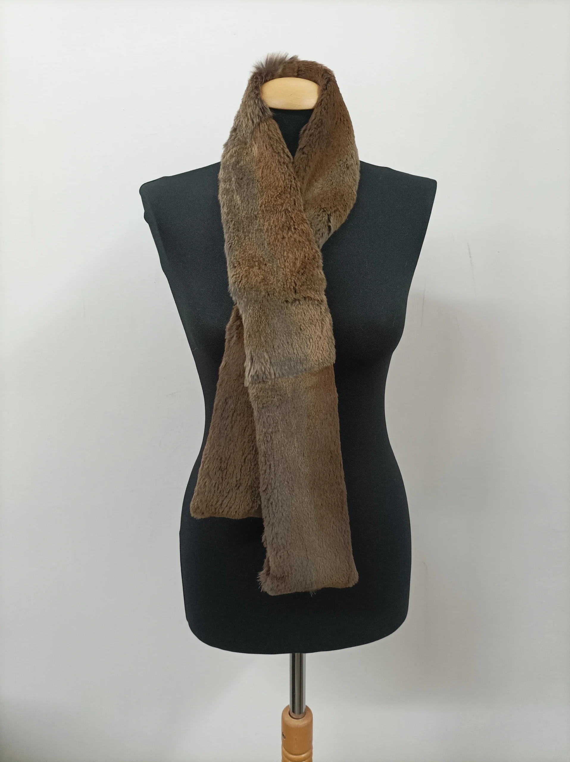 Real Rabbit Fur Scarf: Unisex Winter Accessory - Image 2