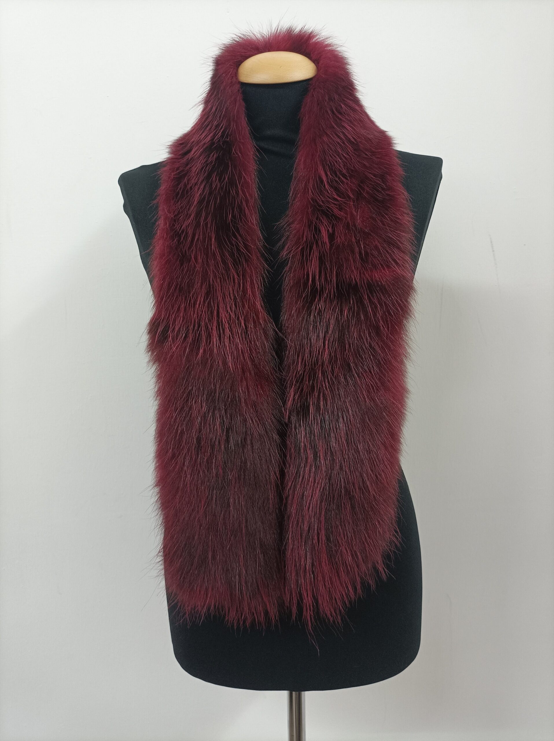 Finn Raccoon Fur Scarf: Unisex Winter Warmer - Image 3