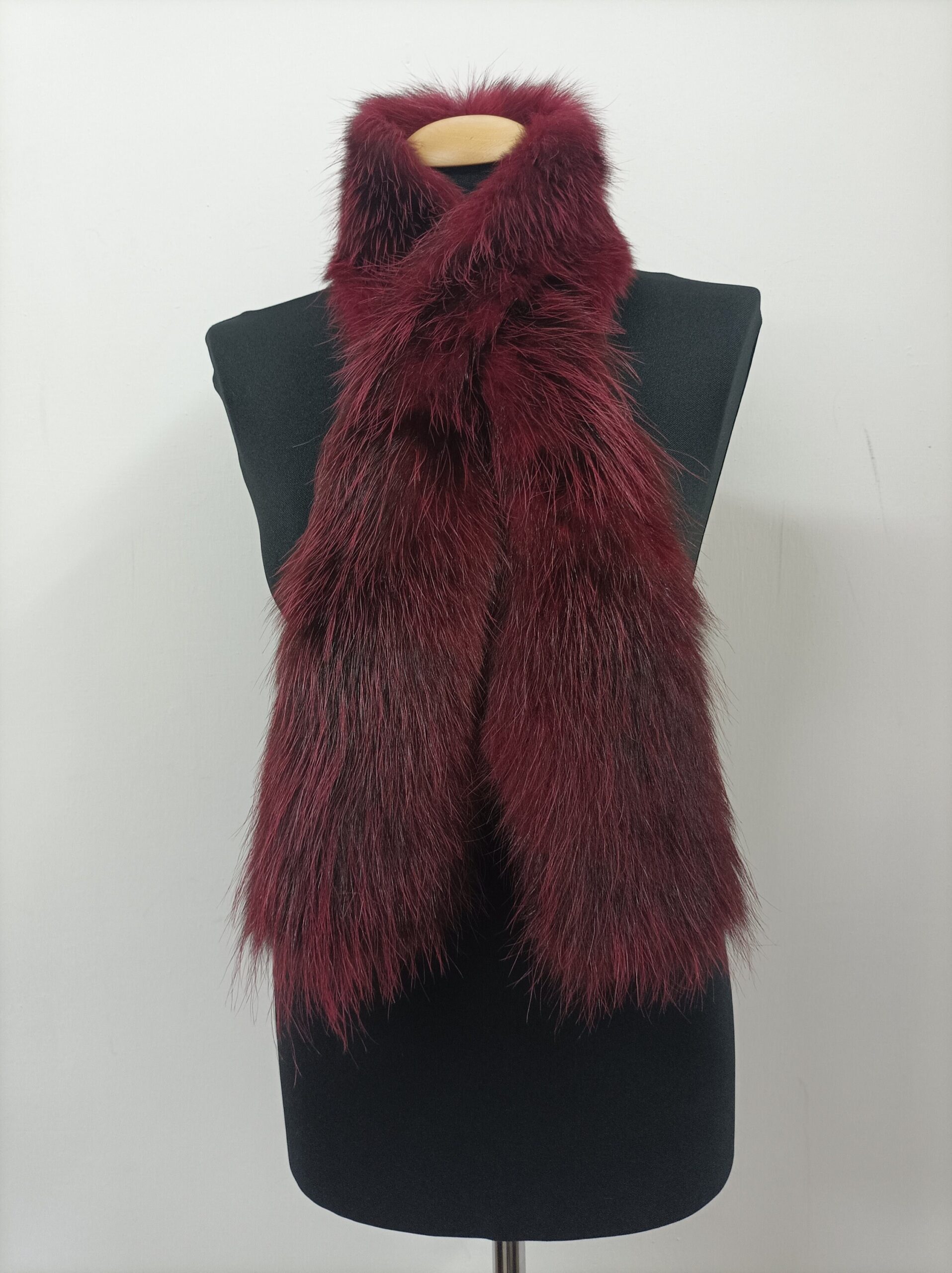 Finn Raccoon Fur Scarf: Unisex Winter Warmer - Image 2