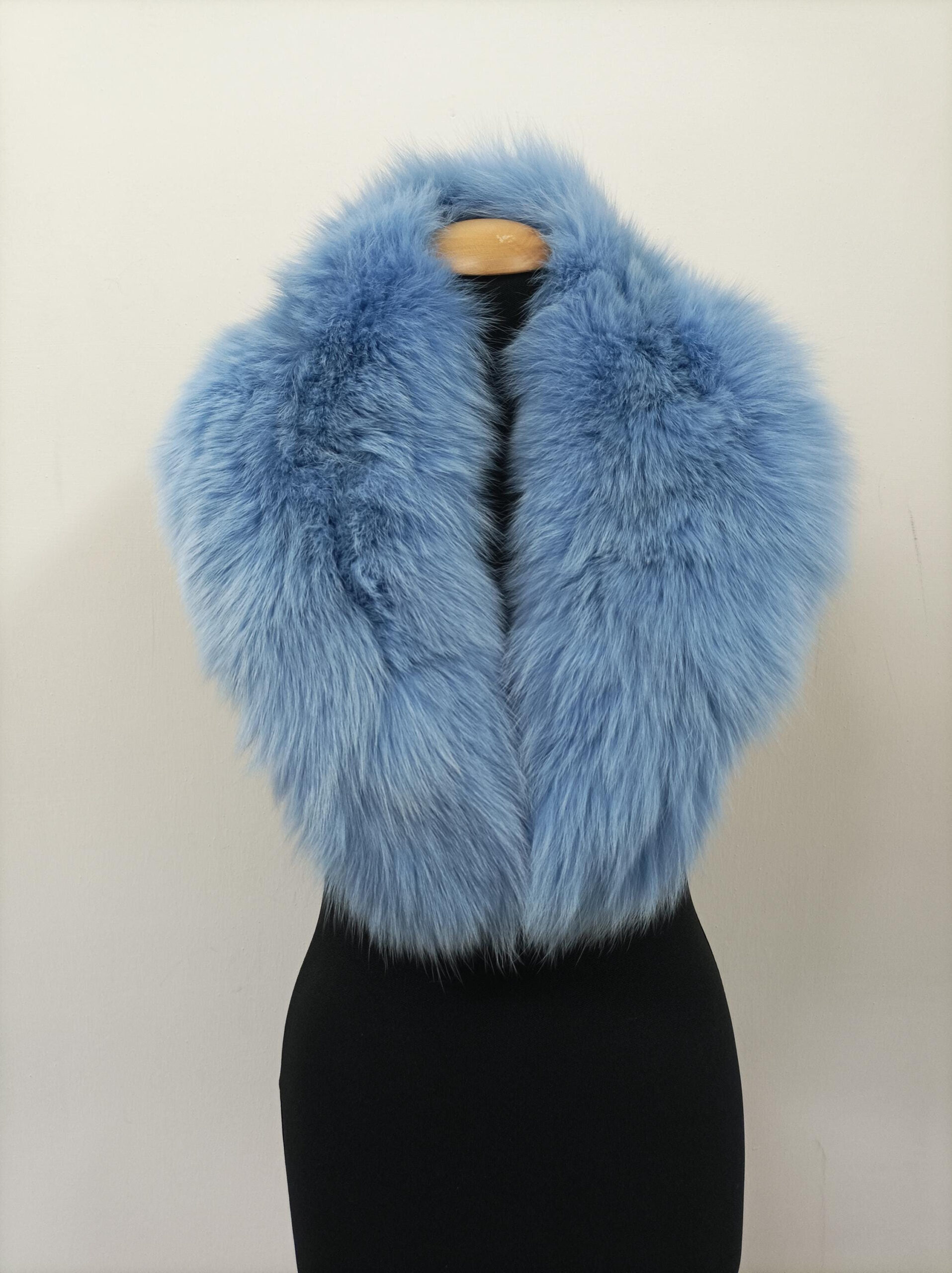 Blue Fox Fur Collar: Winter Coat Accessory - Image 2