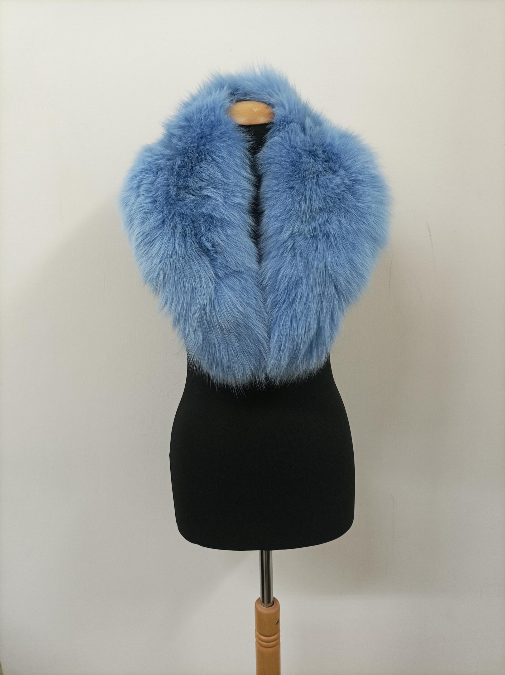 Blue Fox Fur Collar: Winter Coat Accessory - Image 3