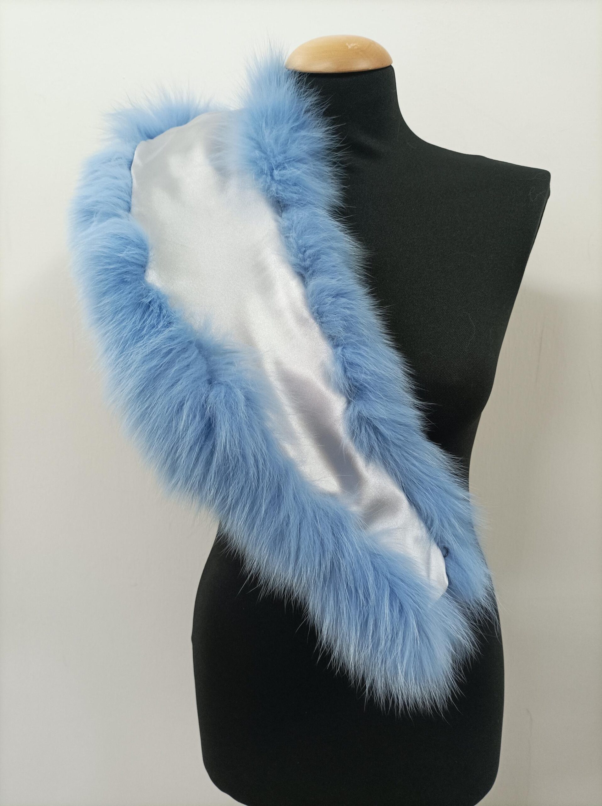 Blue Fox Fur Collar: Winter Coat Accessory - Image 4