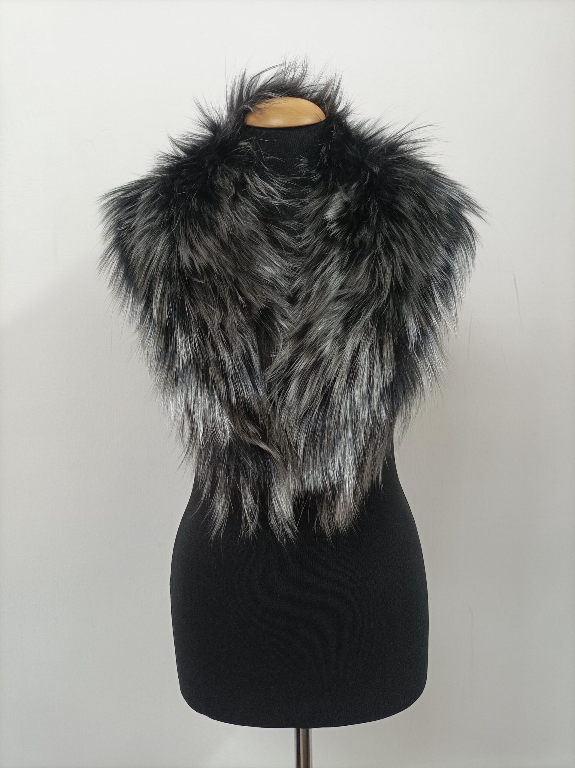 Real Fox Fur Collar: Black & Silver Winter Coat Accessory - Image 3