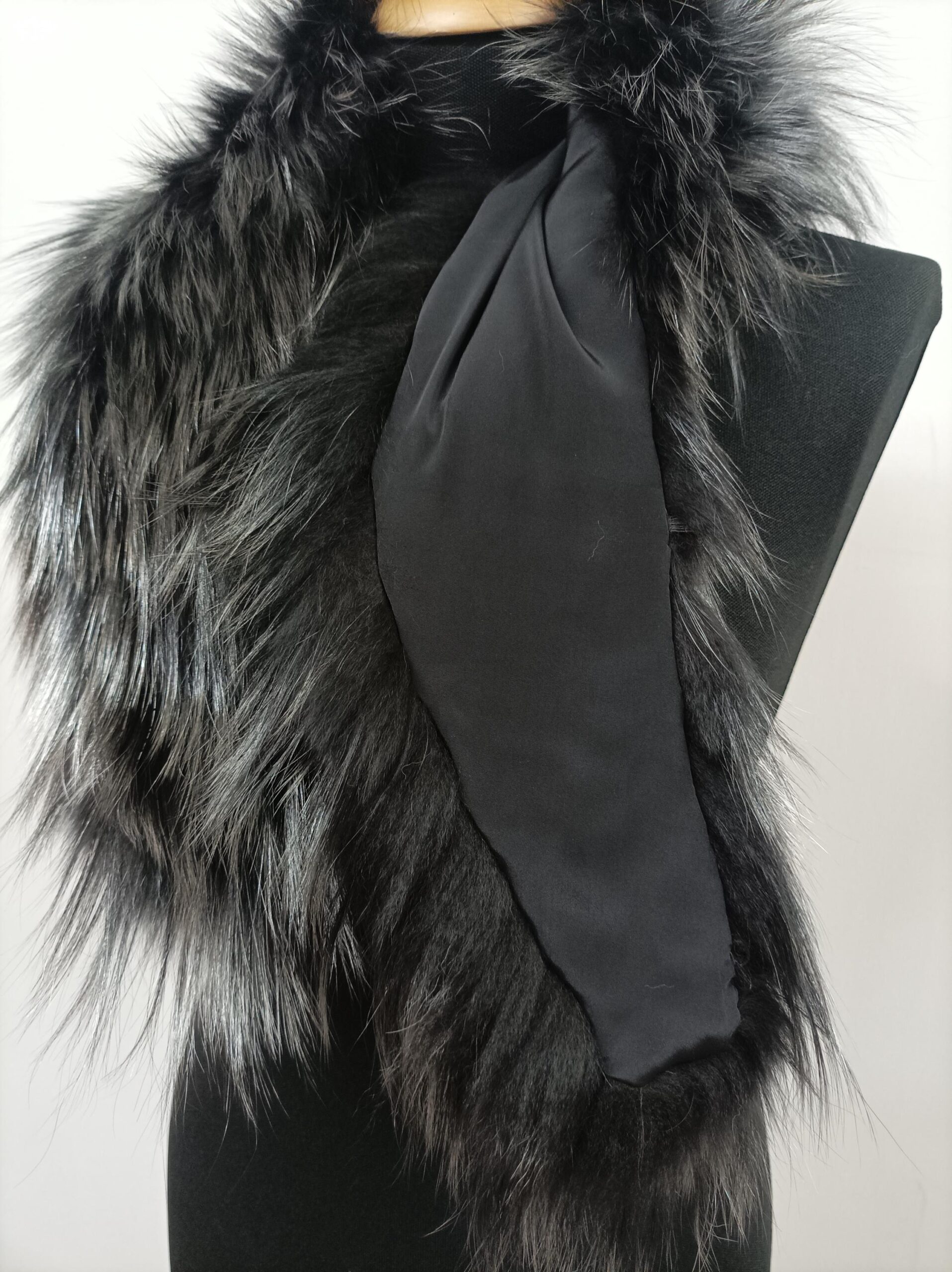 Real Fox Fur Collar: Black & Silver Winter Coat Accessory - Image 2