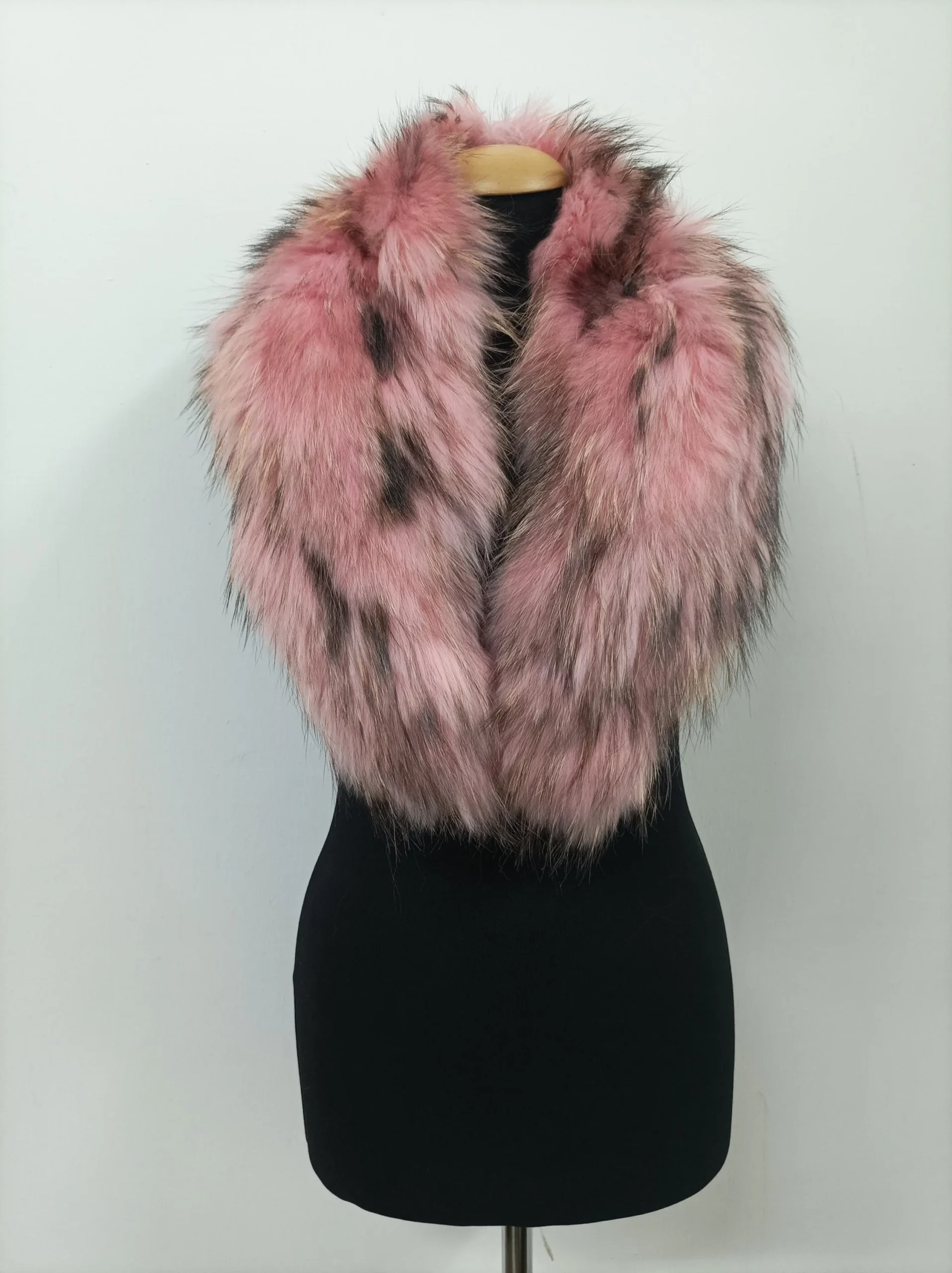 Finn Raccoon Fur Collar: Pink Winter Coat Accessory