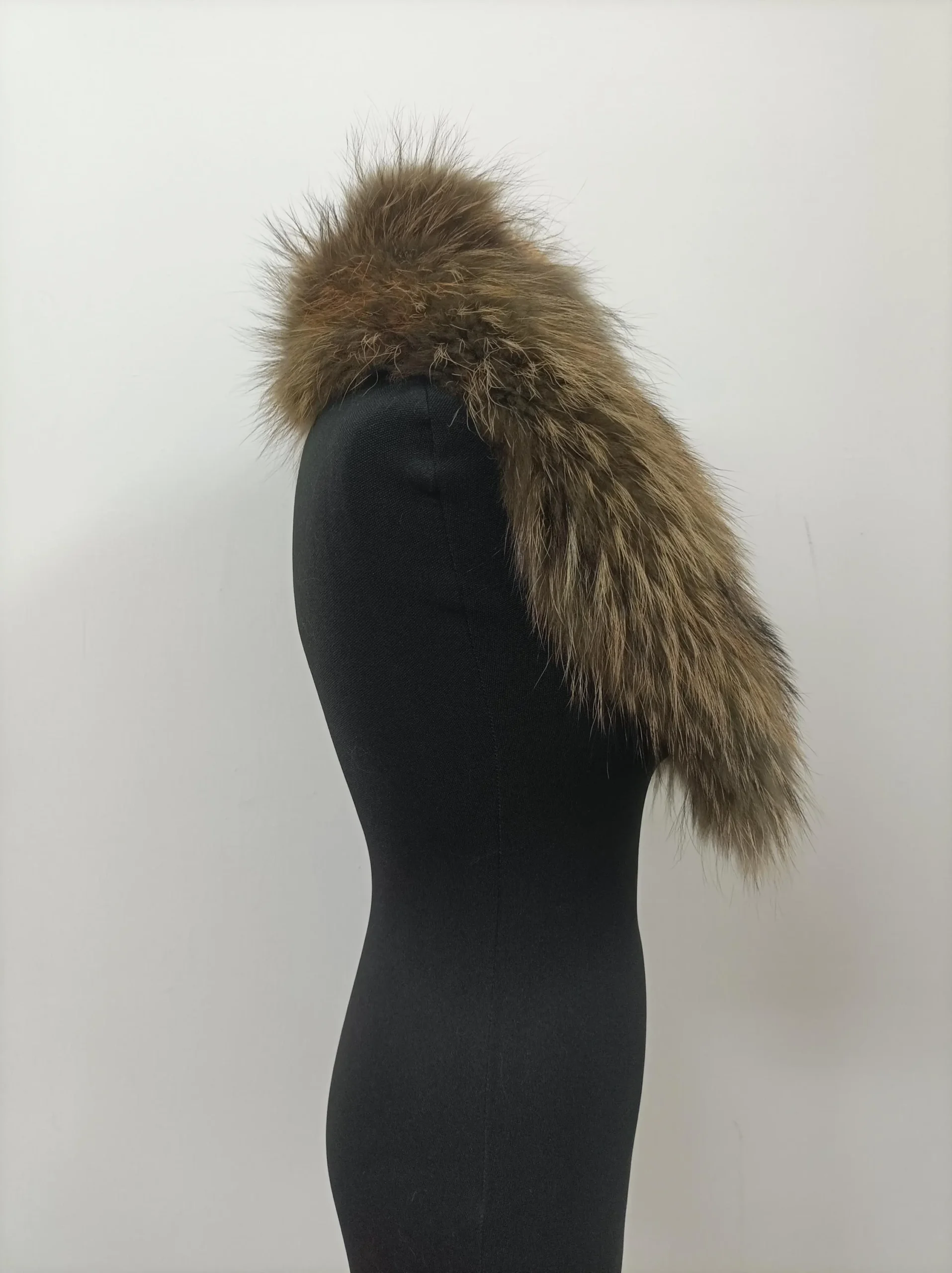 Finn Raccoon Fur Collar: Green Winter Coat Accessory - Image 5