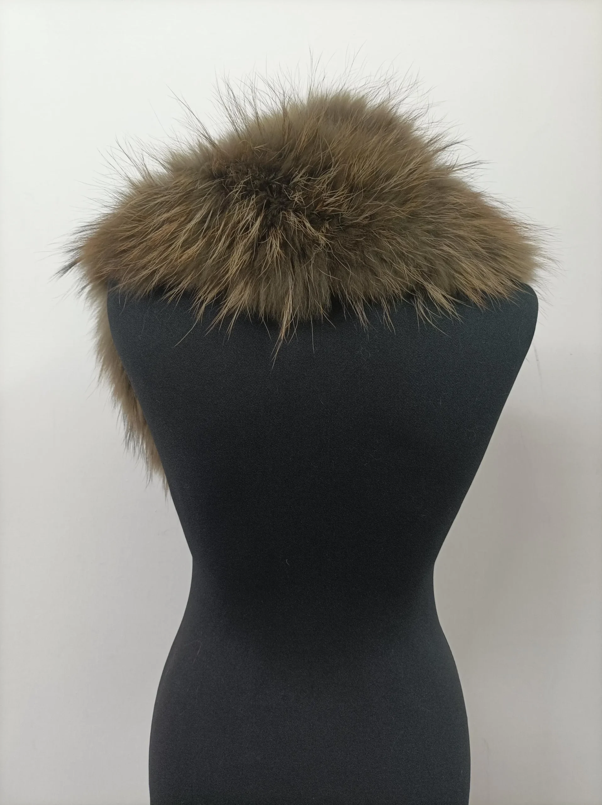 Finn Raccoon Fur Collar: Green Winter Coat Accessory - Image 6
