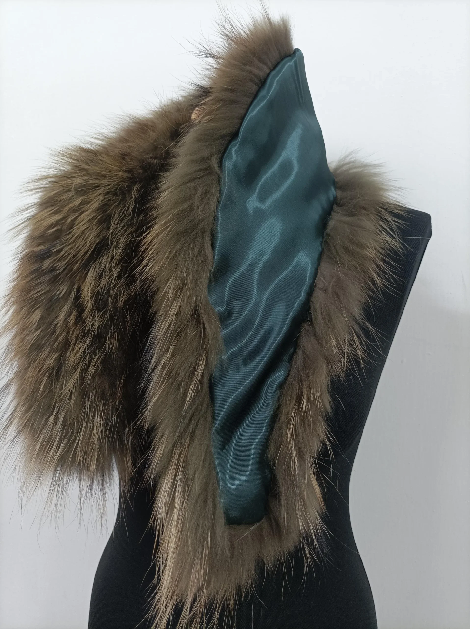 Finn Raccoon Fur Collar: Green Winter Coat Accessory - Image 7