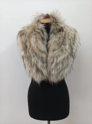 Finn Raccoon Fur Collar: Natural Winter Coat Accessory