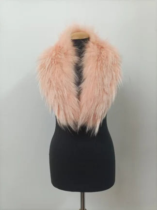 Finn Raccoon Fur Collar: Luxury Coat Accessory, Soft & Fluffy