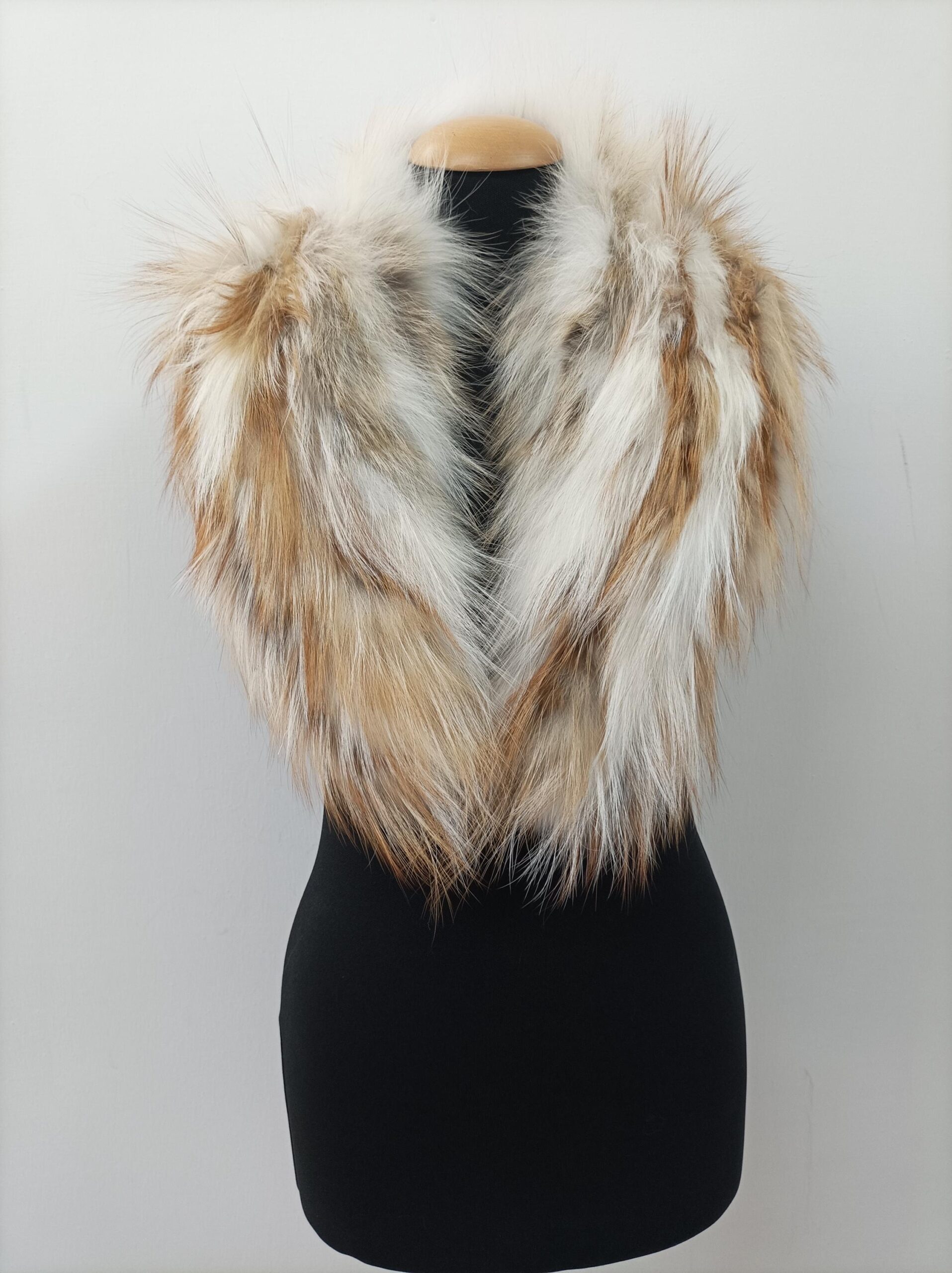 Fox Fur Collar: Gold & White Winter Coat Accessory - Image 4