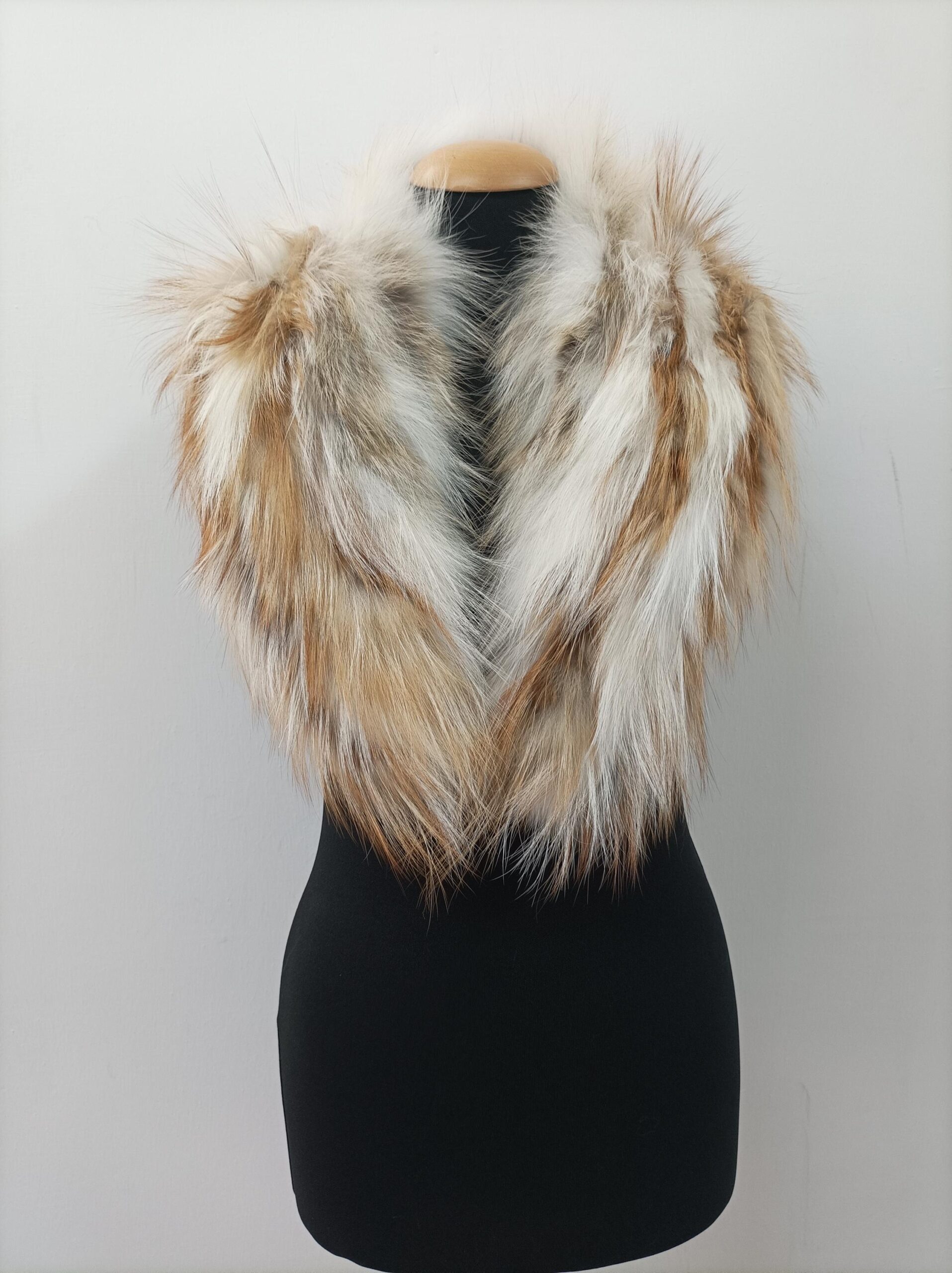 Fox Fur Collar: Gold & White Winter Coat Accessory - Image 5