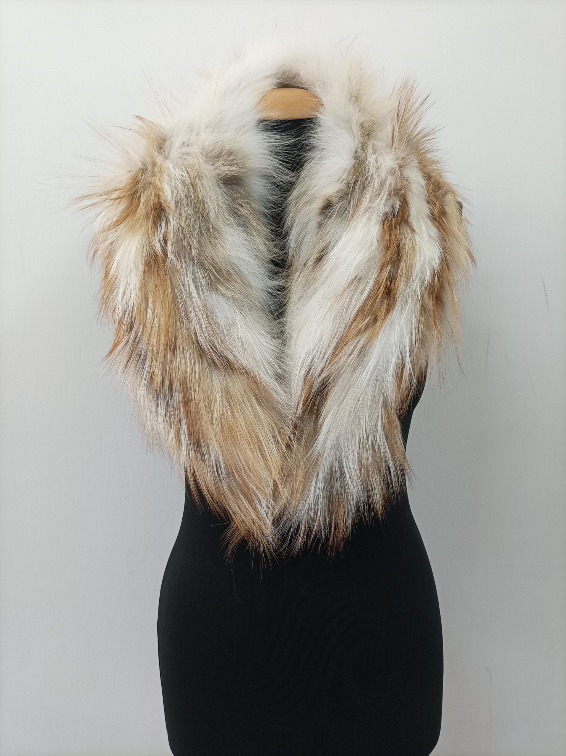 Fox Fur Collar: Gold & White Winter Coat Accessory - Image 6