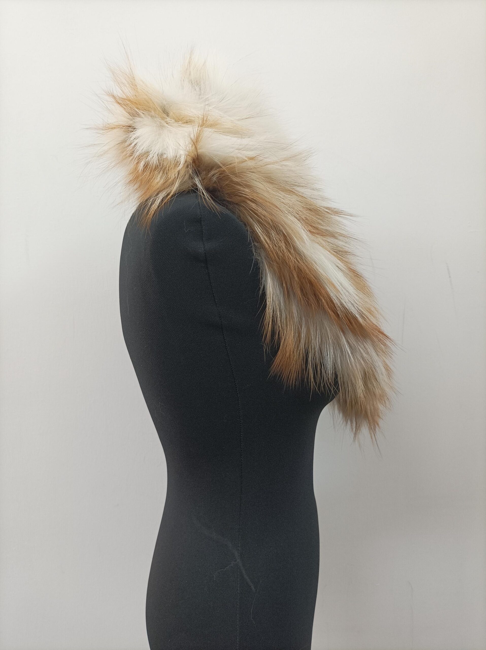 Fox Fur Collar: Gold & White Winter Coat Accessory - Image 7