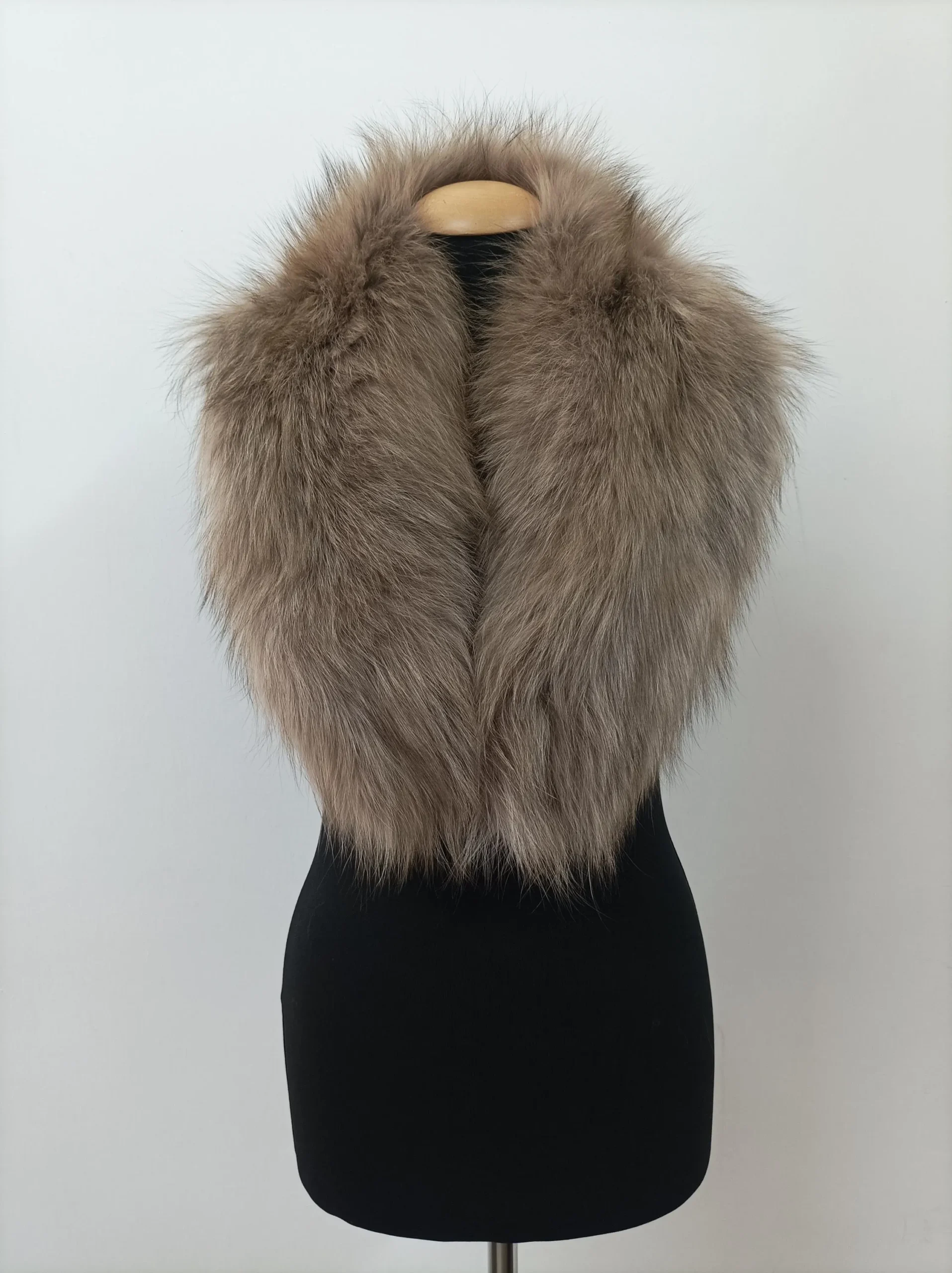 Real Fox Fur Collar: Winter Coat Accessory, Soft & Fluffy - Image 4