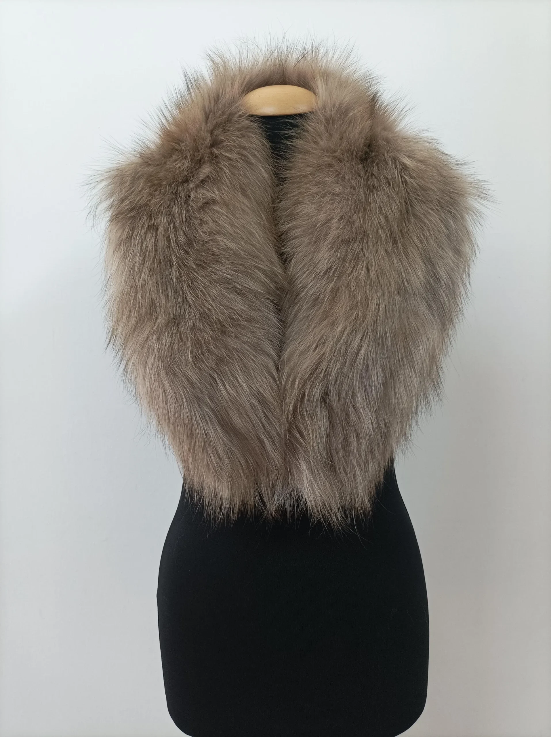 Real Fox Fur Collar: Winter Coat Accessory, Soft & Fluffy - Image 3