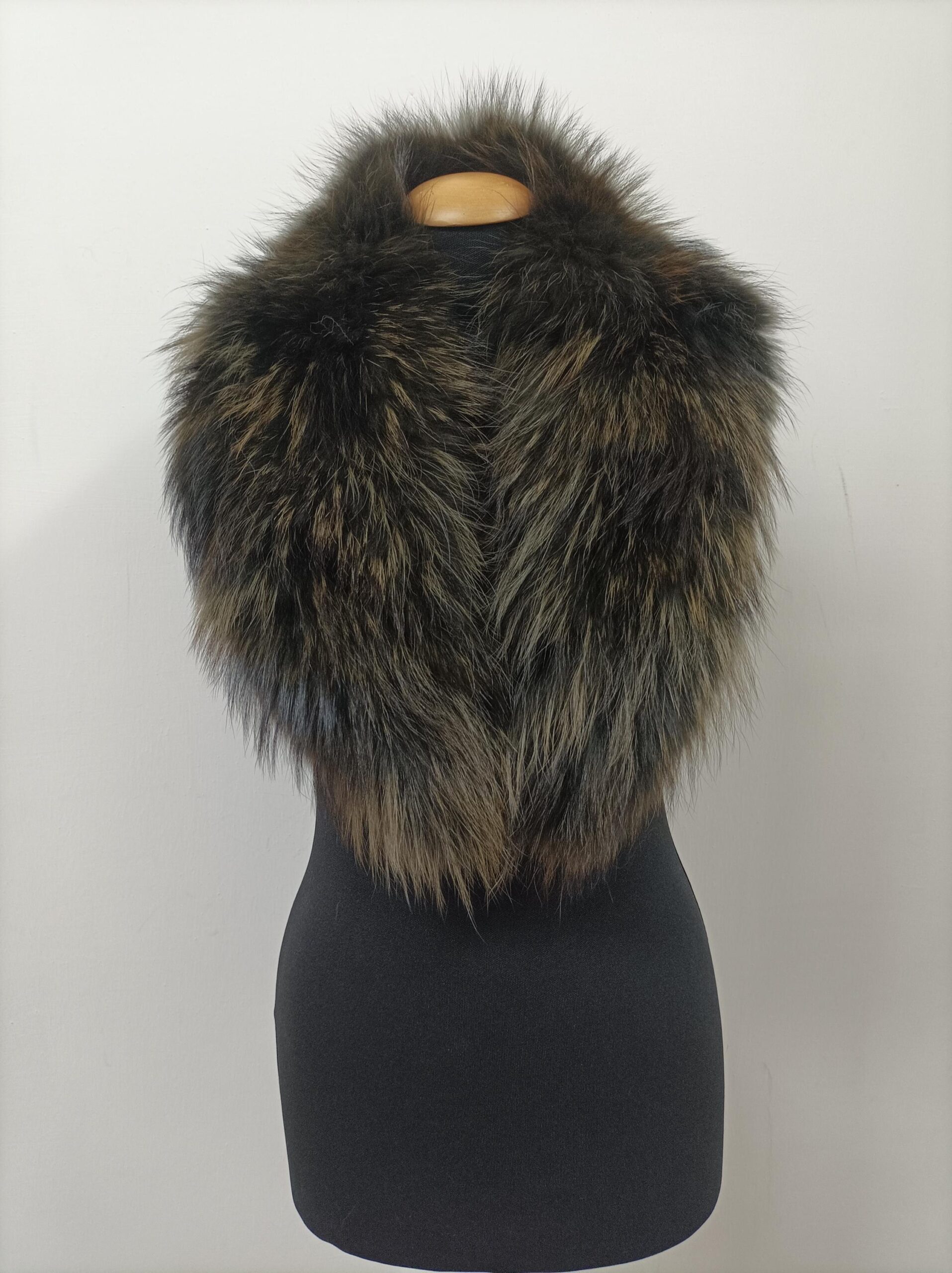 Finn Raccoon Fur Collar, Coat Winter Accessory - Image 2