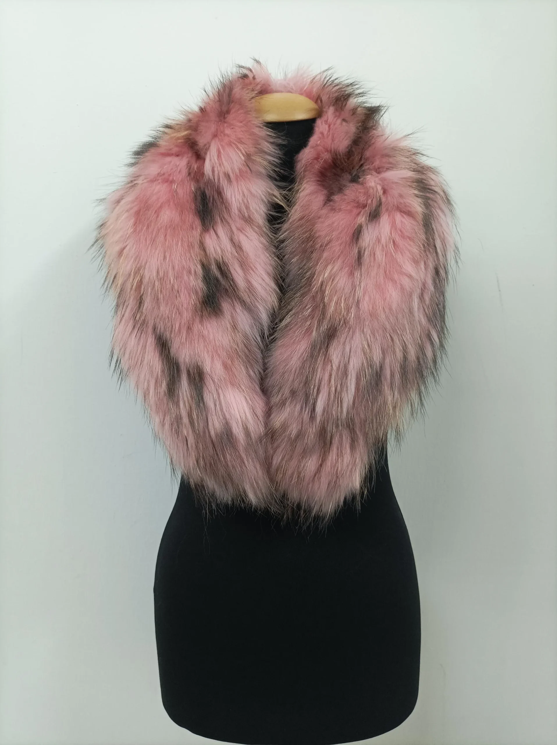 Finn Raccoon Fur Collar: Pink Winter Coat Accessory - Image 3