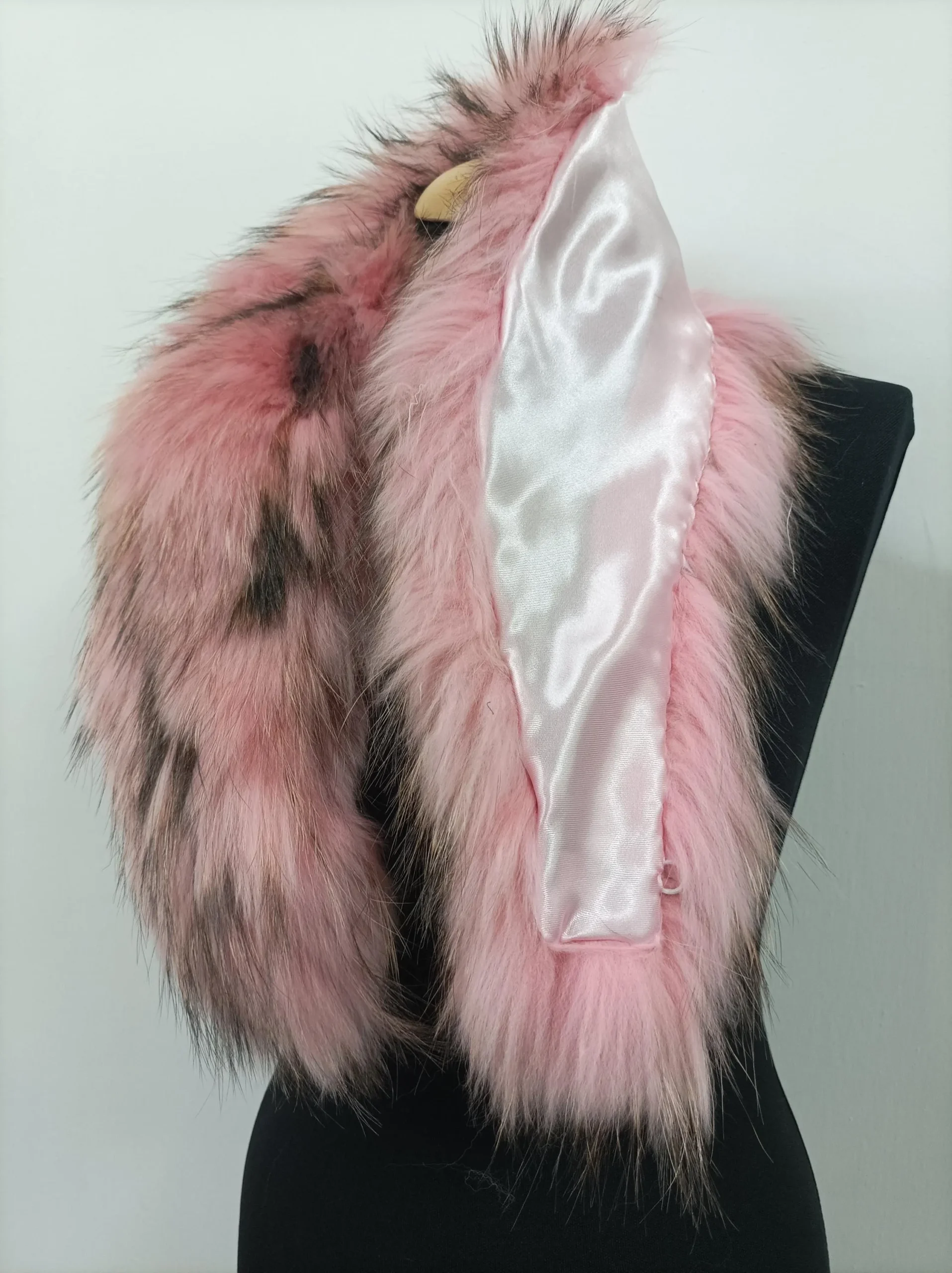 Finn Raccoon Fur Collar: Pink Winter Coat Accessory - Image 5