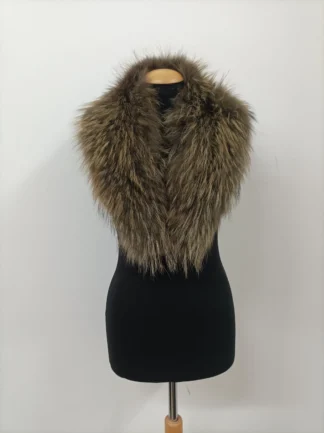 Finn Raccoon Fur Collar: Green Winter Coat Accessory