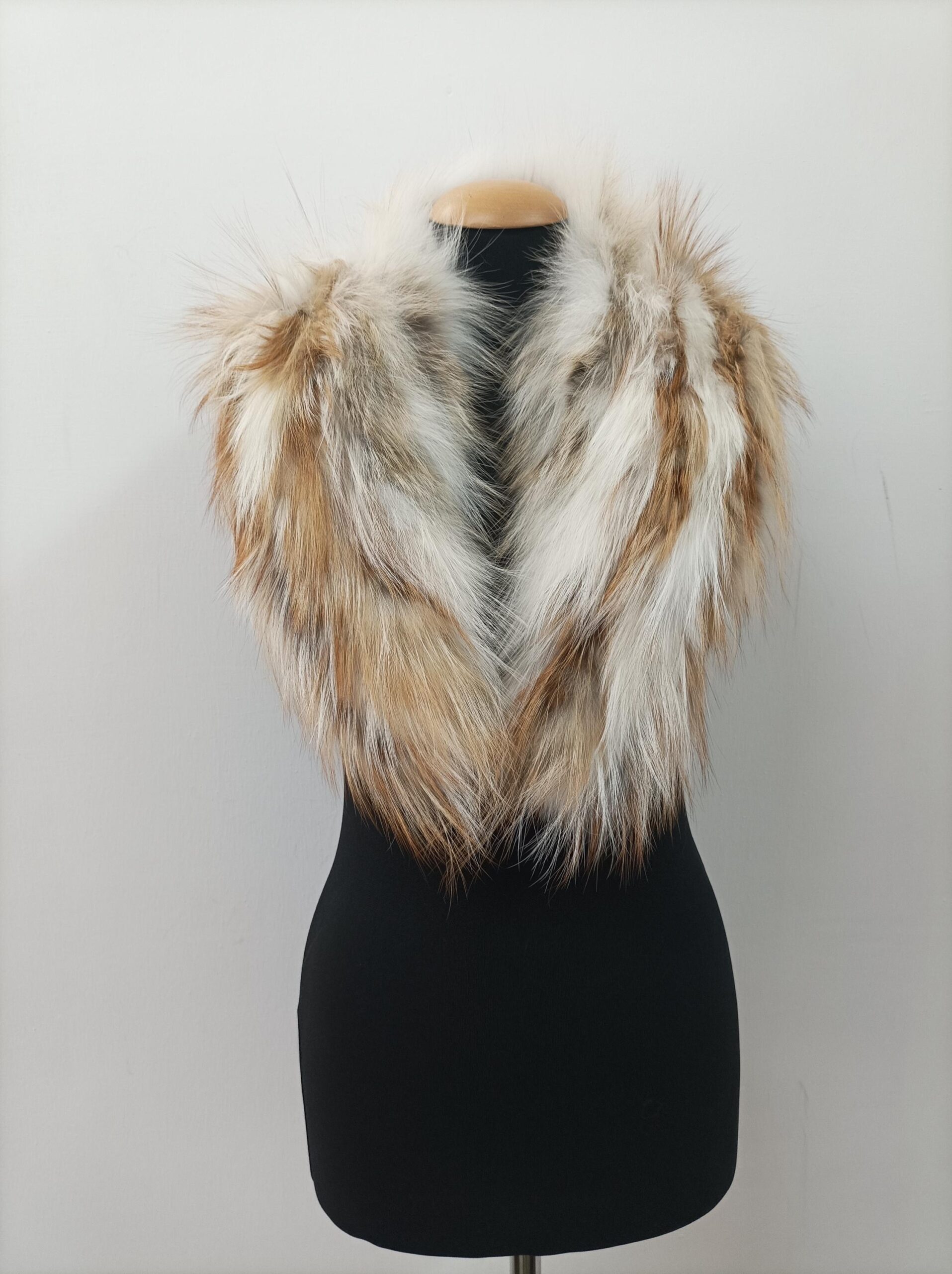 Fox Fur Collar: Gold & White Winter Coat Accessory - Image 9