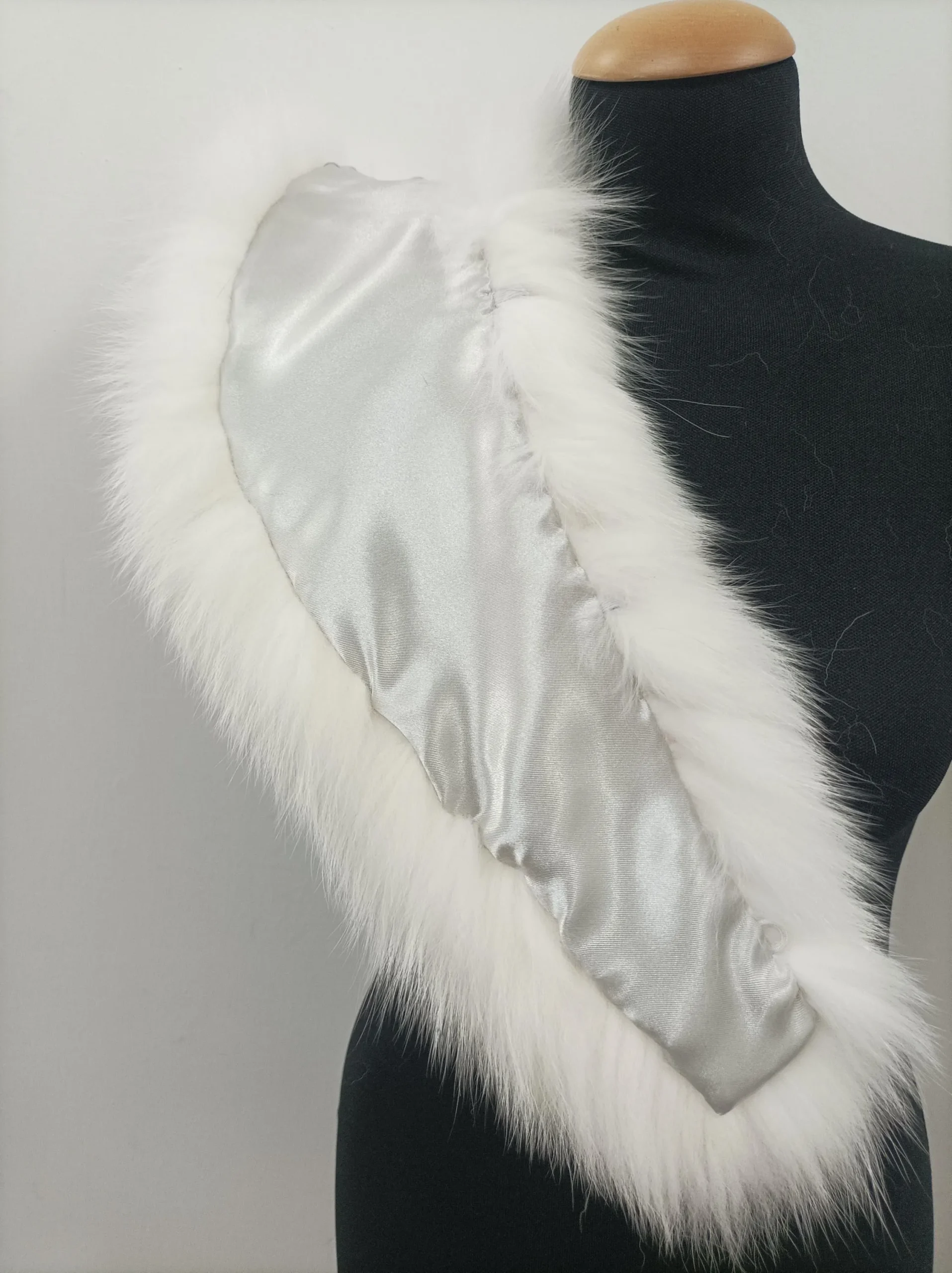 Real Fox Fur Collar: Winter Coat Accessory - Image 4
