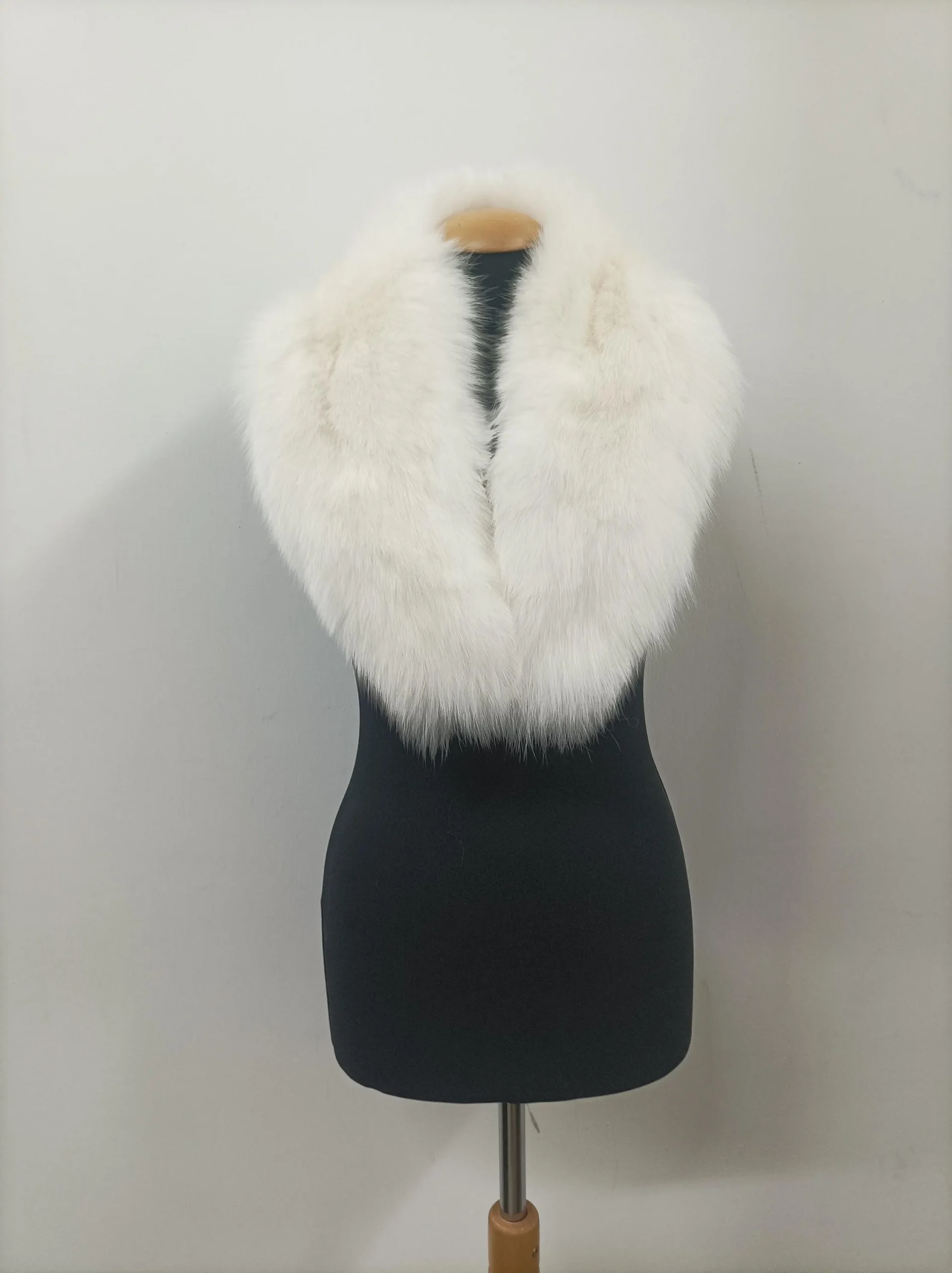 Real Fox Fur Collar: Winter Coat Accessory - Image 6