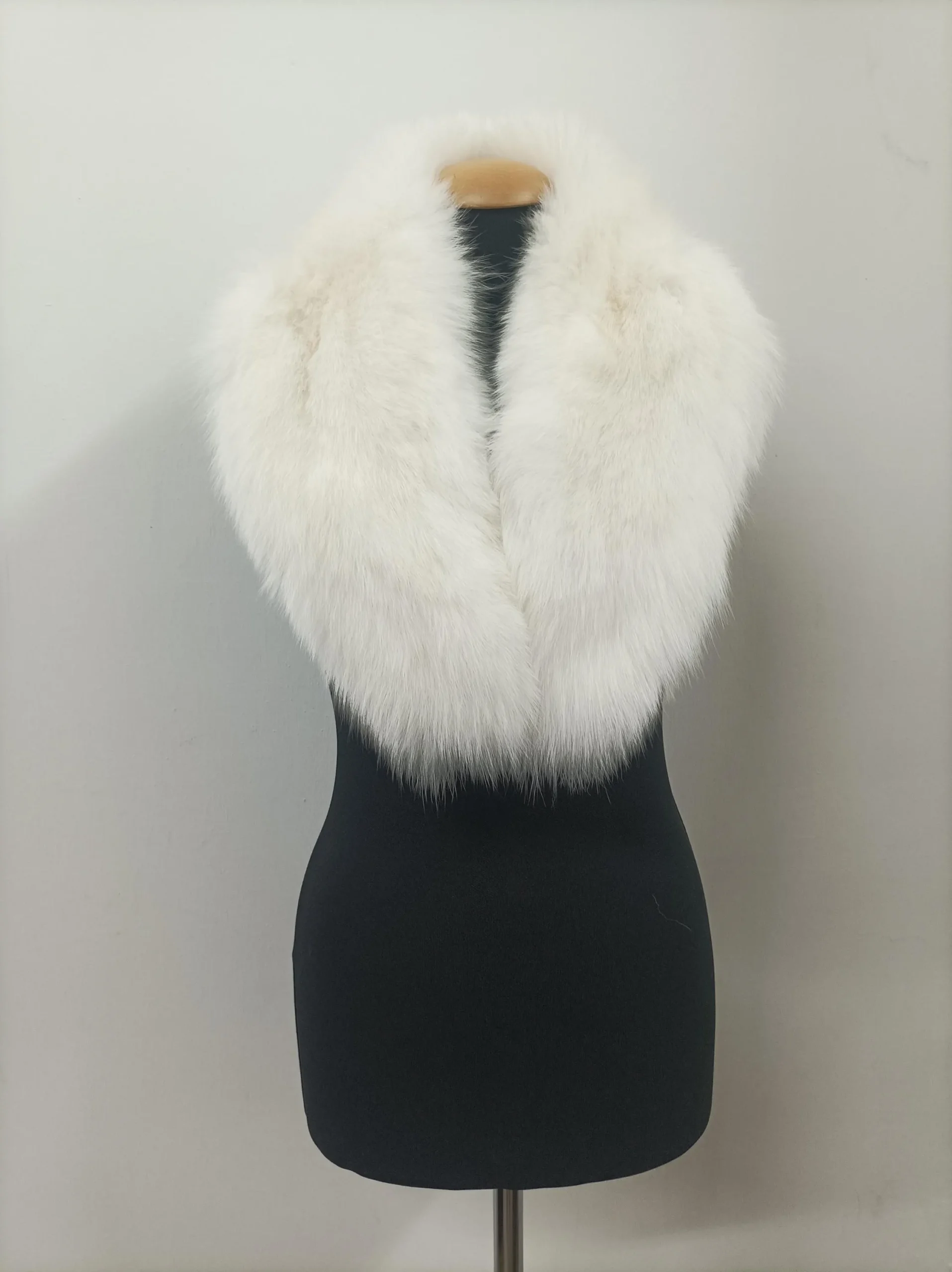 Real Fox Fur Collar: Winter Coat Accessory - Image 7